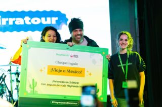 La noche de #Heymondo tuvo todo tipo de ingredientes: diversión, sabor, sorpresas, fotos divertidas, regalos y un gran premio de 2000€ para organizarte tu viaje por libre a México 🇲🇽 que se llevaron la pareja de @airenomada.
¡Y qué nos decís de las piñatas artesanales tan coloridas!
En esta edición pudimos saludar a una parte importante del equipo de @heymondoes in situ y, sobre el escenario, tuvimos a María Prieto, Chief Marketing Officer, y Judith López, manager de afiliación para España.
Grandes compañeros de viaje que te hacen la vida y la producción del evento más fácil. Con ellos, éxito asegurado :)
#Birratour #creadoresdecontenido #influencers
