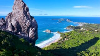 ¡Ya tenemos los nombres de los 4 ganadores que vais a conocer #Pernambuco!

Como @rocio.girasol y @plandviajero probaréis in situ los sabores únicos de este estado brasileño 🇧🇷 

Sabores que cuentan historias: del tradicional bolo de rolo al arrumadinho y la dulce cartola, en Pernambuco cada bocado es un abrazo al paladar. 

¿Ya probaste esta gastronomía? 

Y los afortunad@s son…. 

🇧🇷 @divinossabores 
🇧🇷 @camaraenruta 
🇧🇷 @four_traveling 
🇧🇷 @mis_suenos_viajeros 

¡Felicidades! 
 
#DescubrePernambuco #Brasil