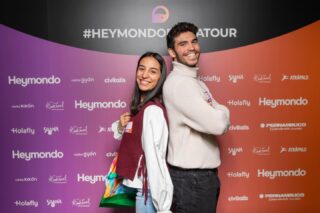 Cada año, siempre que recibimos los fotones de @miguel_lafotto, el equipo de Birratour jugamos al Quién es Quién. 

Sois muchos, no conocemos a todos y alguno todavía no se ha puesto la pegatina ;) 

🤳 Si no estás etiquetad@ en este carrusel, deja un comentario y añadimos tu etiqueta 😃

Seguro que hay ganas de ver vuestras poses en los próximos carruseles 📸

#HeymondoBirratour #creadoresdecontenido #viajes @heymondoes